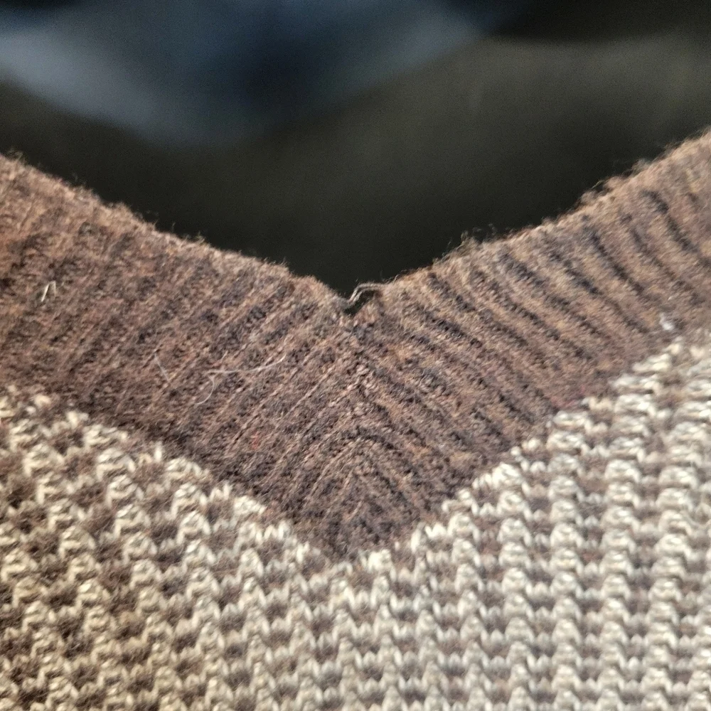 Converse x john varvatos brown/tan long sleeves sweater flaw